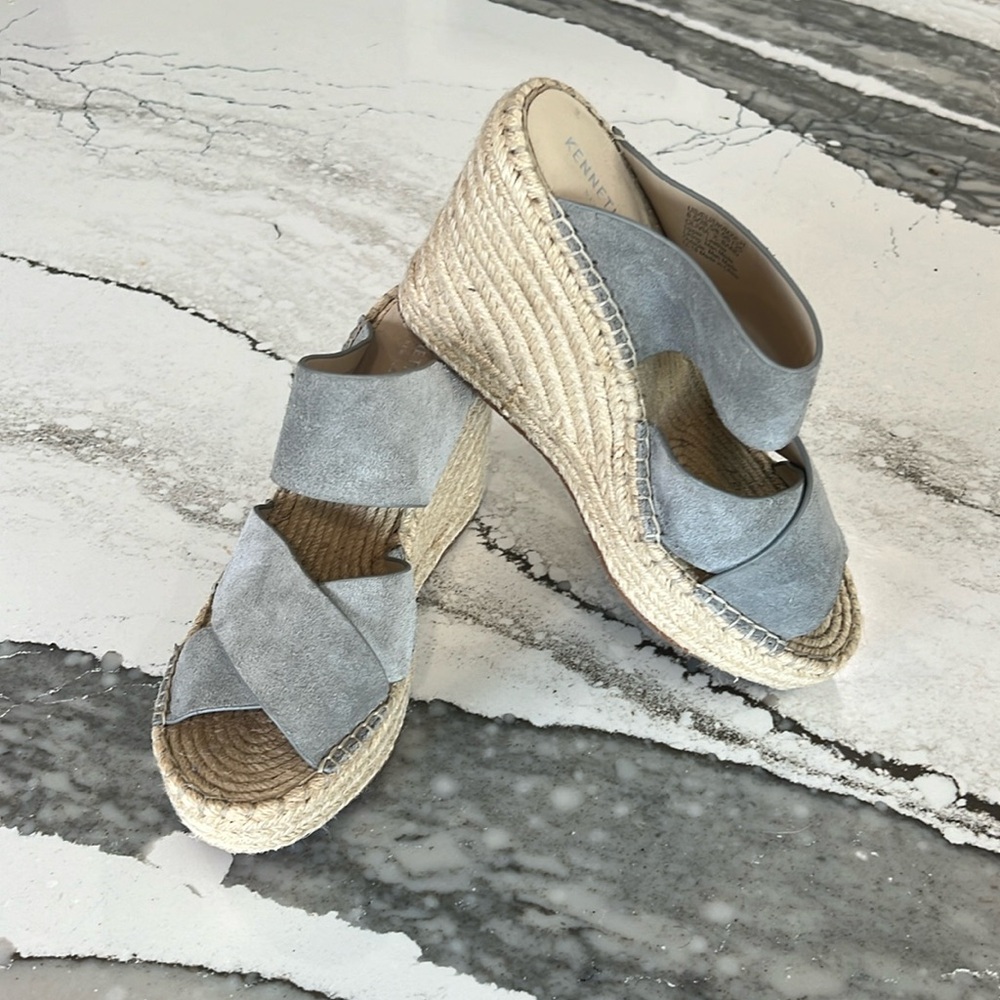 Kenneth Cole wedge sandal. Size 8.5